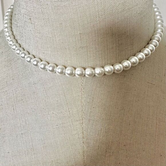 Faux pearl single strand choker necklace - Picture 1 of 4